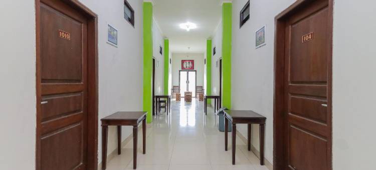 努安萨恩加维酒店(RedDoorz at Hotel Nuansa Ngawi)图片
