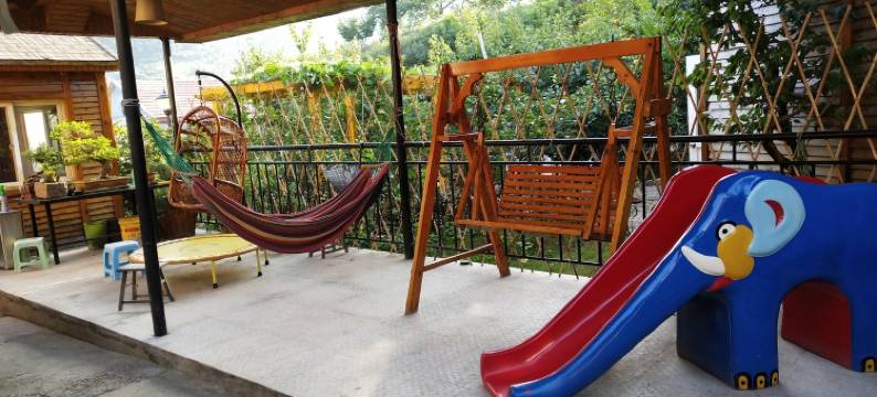 山间小筑特色木屋三居室别墅(文阳路分店)图片