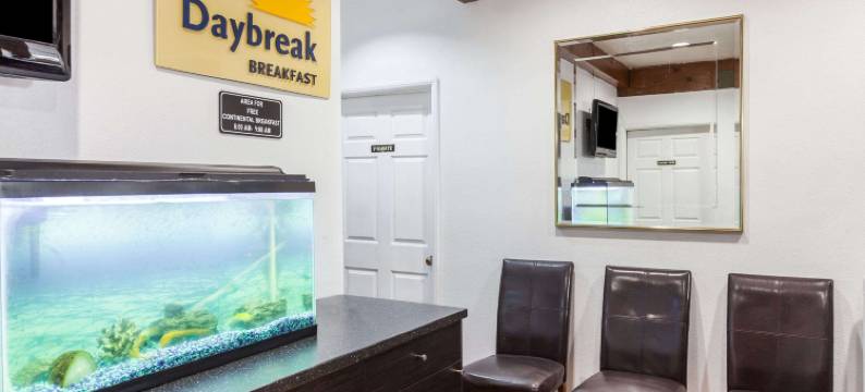 卡斯泰克六旗魔术山戴斯酒店(Days Inn by Wyndham Castaic Six Flags Magic Mountain)图片