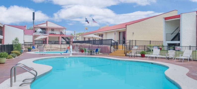 克尔维尔速8酒店(Super 8 by Wyndham Kerrville TX)图片