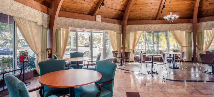 北棕榈滩速8酒店(Super 8 by Wyndham North Palm Beach)图片