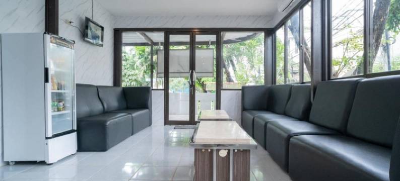 红多兹Plus酒店-近ITC森帕卡马斯2号(RedDoorz Plus Near ITC Cempaka Mas 2)图片