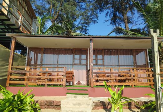 Sea Front Beach Huts Hotel Overview