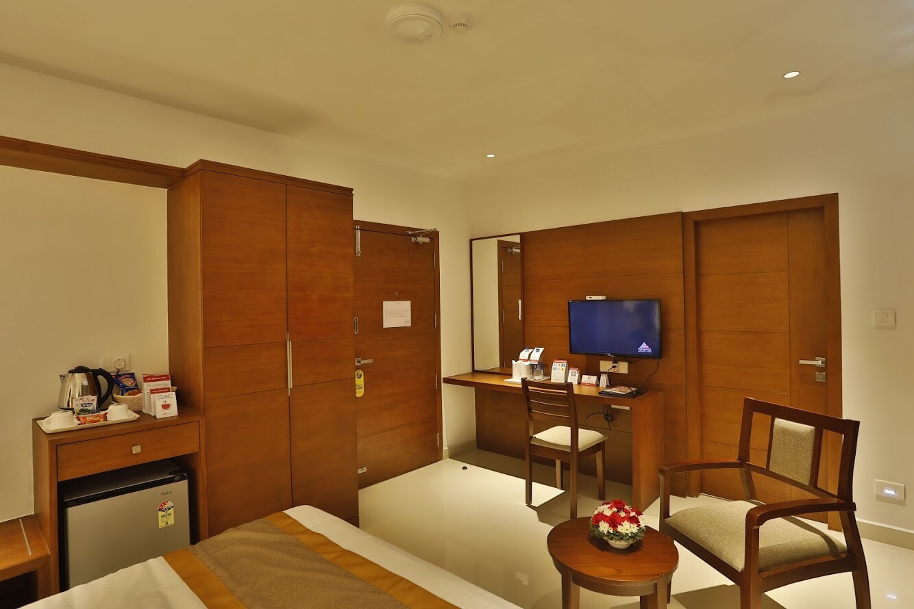 Hotel Zodiac Over view