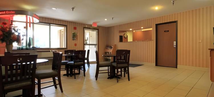 怀特沃特速8酒店(Super 8 by Wyndham Whitewater WI)图片