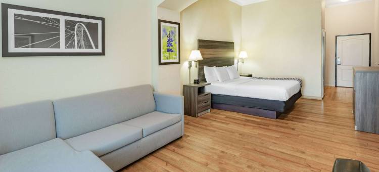 加兰港口拉昆塔温德姆套房酒店(La Quinta Inn & Suites by Wyndham Garland Harbor Point)图片