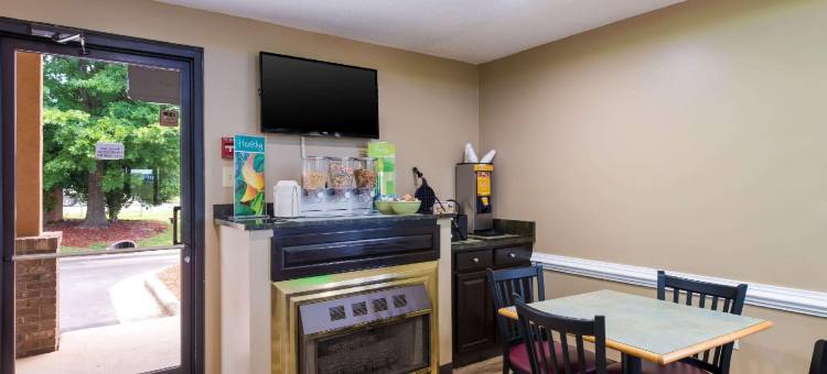 罗金厄姆凯艺套房酒店(Quality Inn & Suites Rockingham)图片