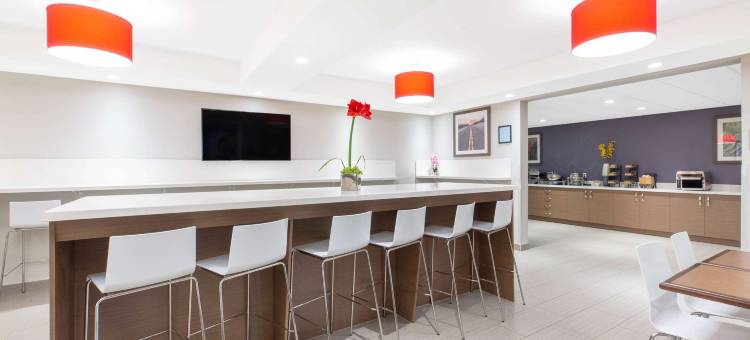 麦克默里堡麦客达套房酒店(Microtel Inn & Suites by Wyndham Fort McMurray)图片