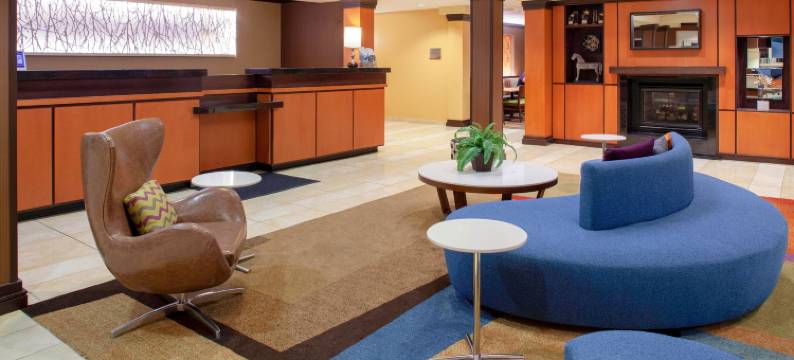 西摩万枫酒店及套房(Fairfield Inn & Suites Seymour)图片