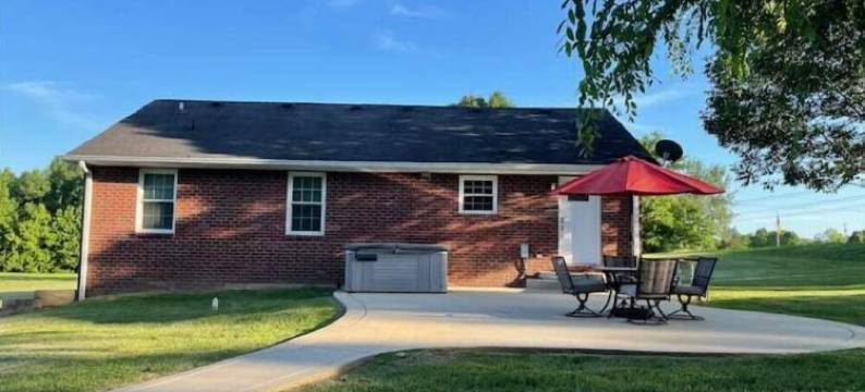 Hilltop Hideaway w/ Hot Tub Close to Nashville图片