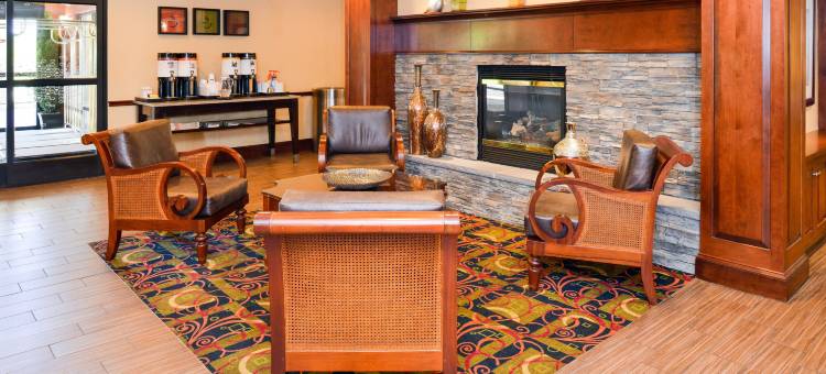 韦恩斯伯勒/斯图亚特德拉福特欢朋旅馆(Hampton Inn Waynesboro/Stuarts Draft)图片