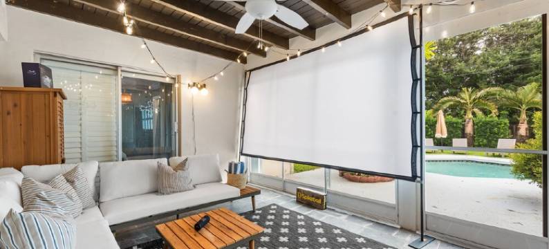 Centrally Located 4BD Oasis w/ Pool & Movie Patio图片