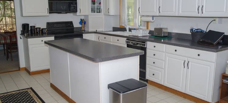 Wachusett Mountain Getaway, Lake Adjacent Home! Near 1761 Old Mill and Trails!图片