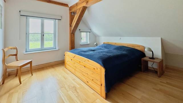 Semi-detached house on the lake with small garden surrounded by nature