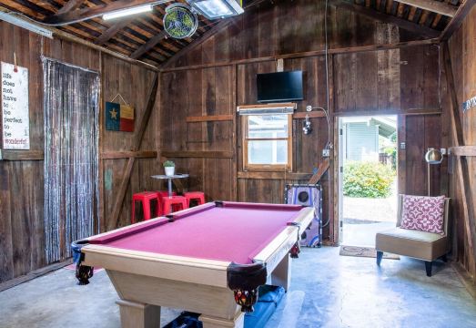 The Best House. 1 mile to Disneyland with a pool, hot tub, and game room. Hotel Overview