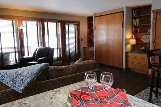 Romantic condo with stunning mountain views on the golf course