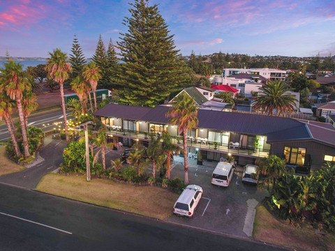 奥雷瓦巨浪汽车旅馆