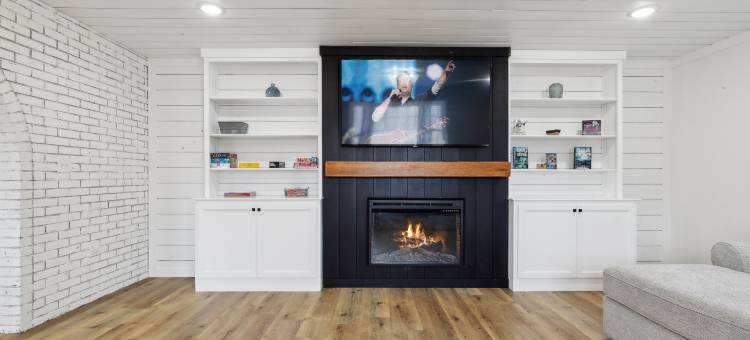 Expansive Outdoor Spaces and Cozy Interiors - Inviting Nature Retreat图片