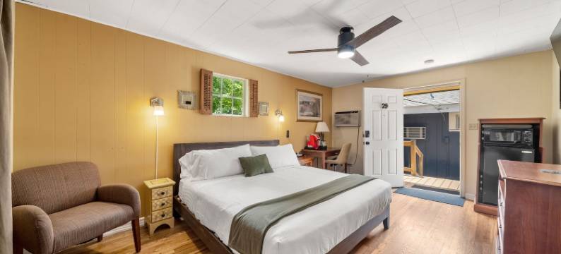 雪松木旅馆(CedarWood Inn)图片