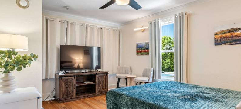 红棕熊溪边住宿加早餐旅馆(Cinnamon Bear Creekside Inn)图片