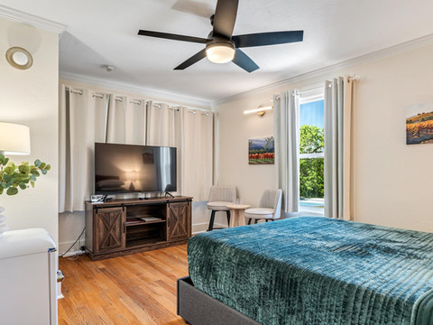 红棕熊溪边住宿加早餐旅馆