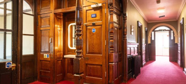 瑞士小屋帕玛旅馆(Palmers Lodge Swiss Cottage)图片