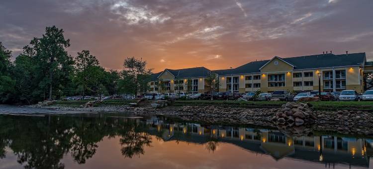 鸽子谷河畔伊克诺旅馆套房(Econo Lodge Pigeon Forge Riverside)图片