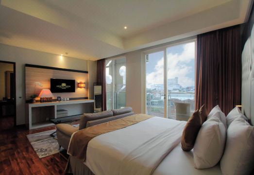 Crystal Lotus Hotel YogyakartaHotel Overview