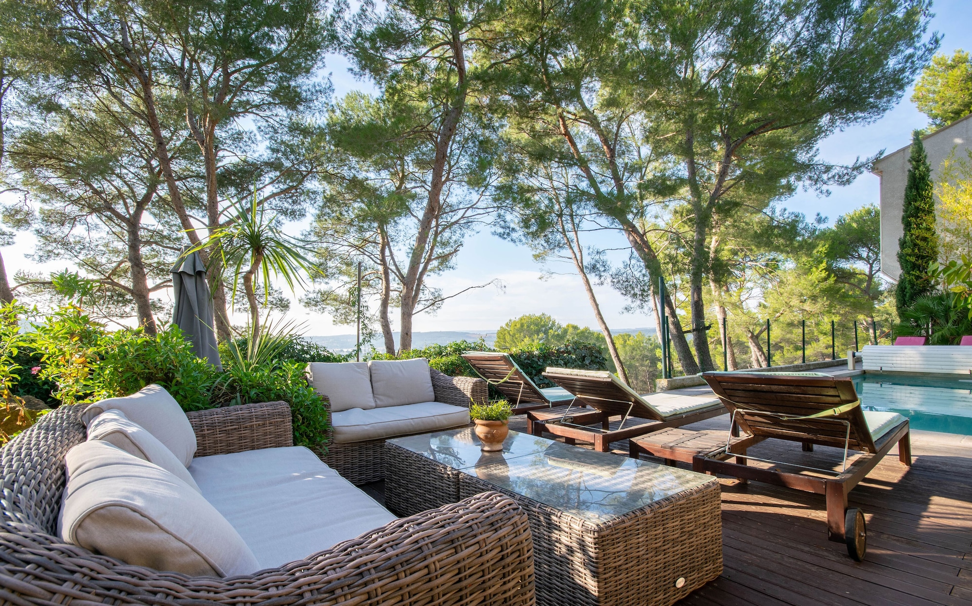 Le Mas des Roches à VelauxOver view