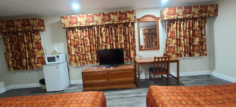 豪华套房酒店(Majestic Inn & Suites)图片