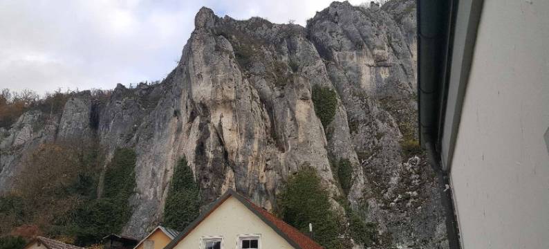 阿尔特米尔咖啡馆，克里姆希尔德宾馆度假公寓，临水而居(Cafe Altmühl, Ferienwohnungen Gästehaus Krimhilde Direkt am Wasser)图片