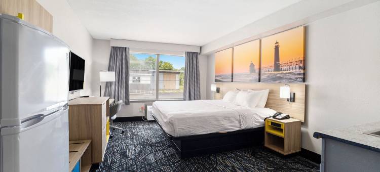 诺顿海岸/马斯基根温德姆戴斯酒店及套房(Days Inn & Suites by Wyndham Norton Shores/Muskegon)图片