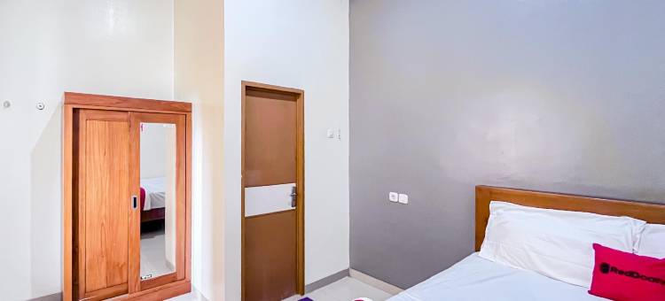 红门酒店清真-近泗水阳光水上乐园(RedDoorz Syariah Near Suncity Waterpark Sidoarjo)图片