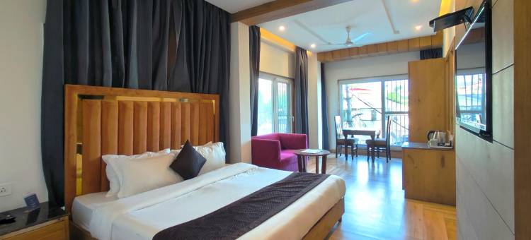 Stotrak的慕苏里豪华酒店(Hotel Luxury Inn by Stotrak Hospitality)图片