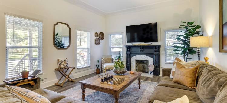 火坑和庭院：翻新的冬季花园家园！(Fire Pit & Yard: Updated Winter Garden Home!)图片