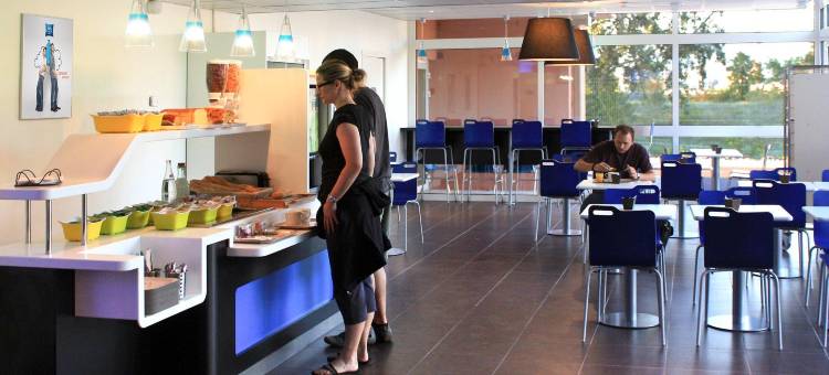 宜必思勒普赞罗纳河谷酒店(Ibis Loriol le Pouzin)图片