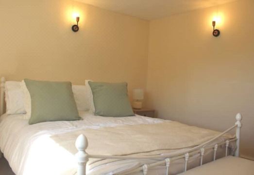 Pump Cottage - Cosy Herefordshire Cottage Hotel Overview