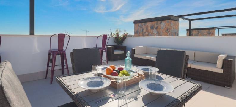 四卧别墅 - 可住8人 - 带泳池 - 花园 - 停车位(4 Bed Villa - Sleeps 8 - Pool - Garden - Parking)图片