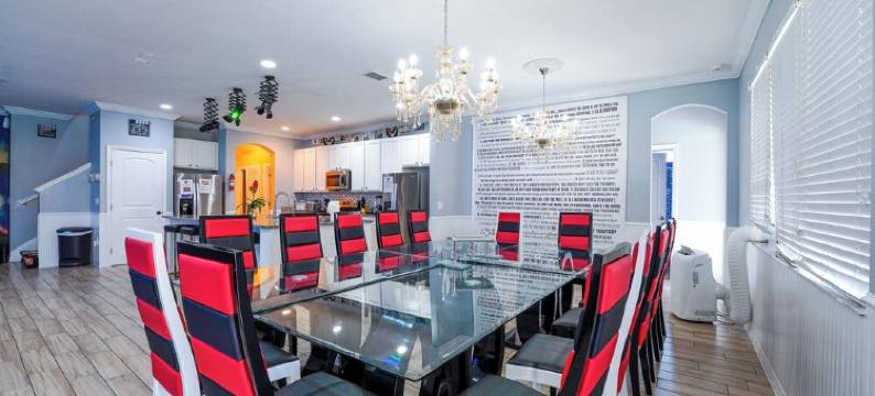 Famous Bowling House Sleeps 36 Free Early Check in/Late Check Out When Available图片