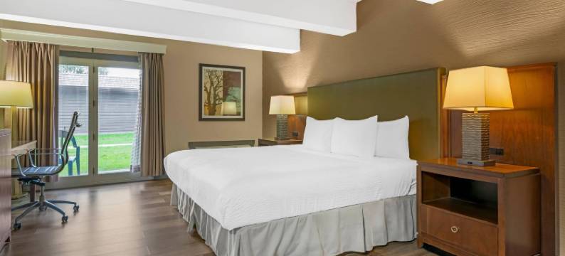 Fairway Inn & Suites图片