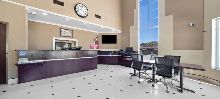 福布鲁克市中心伊克诺套房酒店(Econo Lodge Inn & Suites Fallbrook Downtown)图片