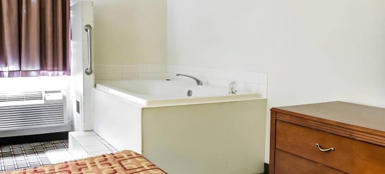 卡拉马祖伊克诺旅馆，靠近翅膀体育馆(Econo Lodge Kalamazoo Near Wings Stadium)图片