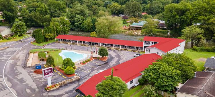 Oyo劳埃德河畔乡村旅馆(Lloyd's on the River Country Inn by OYO)图片