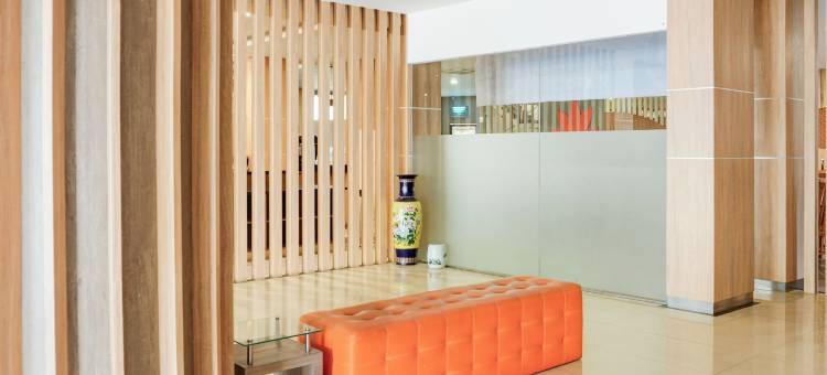 Townhouse Oak巨港酒店，靠近巨港高尔夫俱乐部，前KR酒店(Townhouse Oak Palembang near Palembang Golf Club formerly KR Hotel)图片