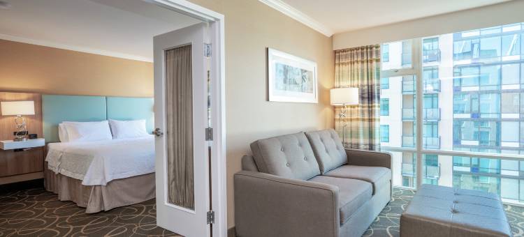 温哥华市区希尔顿欢朋套房酒店(Hampton Inn & Suites, by Hilton - Vancouver Downtown)图片