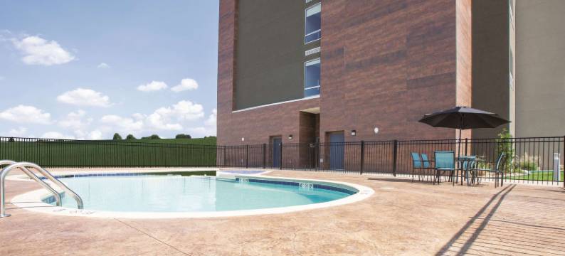 塔尔萨断箭市拉昆塔温德姆套房酒店(La Quinta Inn & Suites by Wyndham Tulsa Broken Arrow)图片