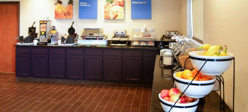 格林内尔舒适套房酒店 - 近 I-80(Comfort Inn & Suites Grinnell Near I-80)图片