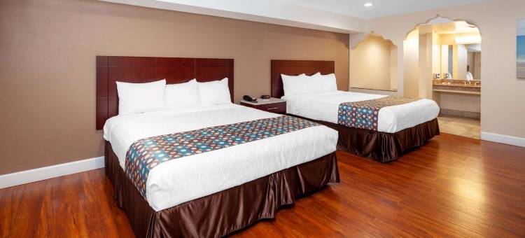 港湾城Travelodge by Wyndham酒店(Travelodge by Wyndham Harbor City)图片