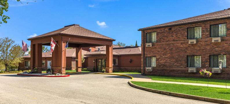 佩托斯基-哈伯斯普林斯凯艺酒店(Quality Inn Petoskey-Harbor Springs)图片