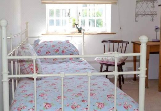 Seashell Cottage Hotel Overview